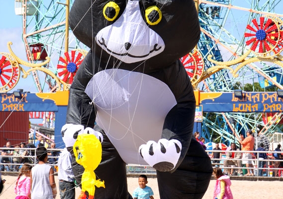 aufgeregte Kinder unter 'Sylvester und Tweety'